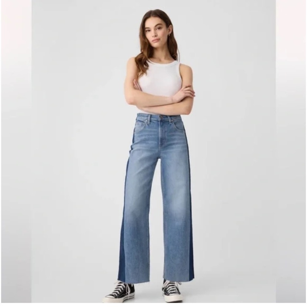 Gap high rise wide leg crop two tone jeans NWT Size 8/29S